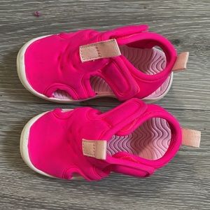 Toddler sneakers size 5 gently worn